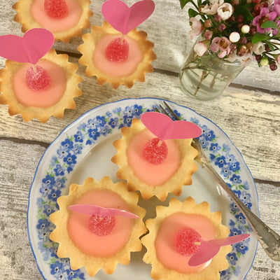 Tarteletter med geléhallonpannacotta