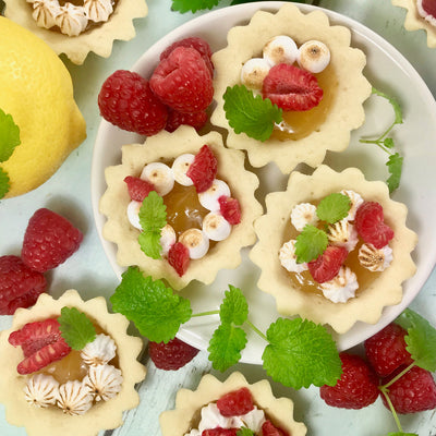 Citrontarteletter med bränd maräng