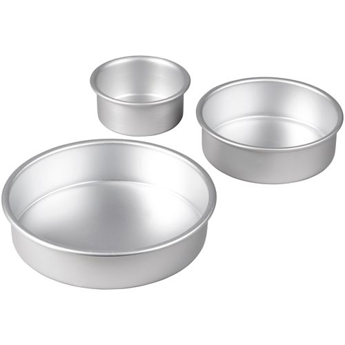 Tre runda bakformar i aluminium från Wilton, olika storlekar.