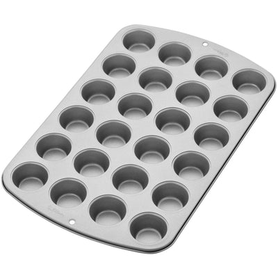 Wilton Recipe Right minimuffinsform – non-stick belagd bakplåt, sedd från sidan