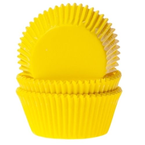 Närbild på muffinsform Gul med klar och färgstark design