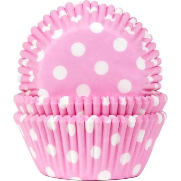 Förpackning med muffinsformar i rosa med vita prickar