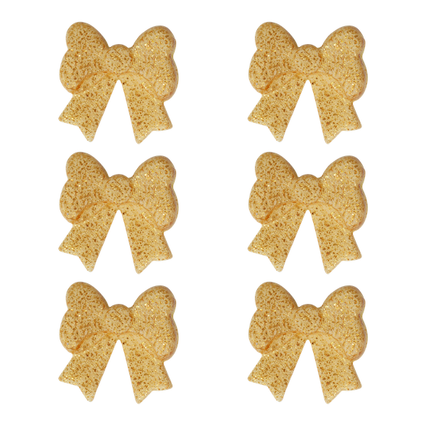 Gyllene ätbara rosetter placerade i rader mot vit bakgrund