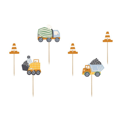 Cake toppers föreställande lastbil, kranbil och cementbil tillsammans med korner