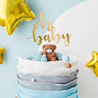 Cake topper I guld med texten Oh baby