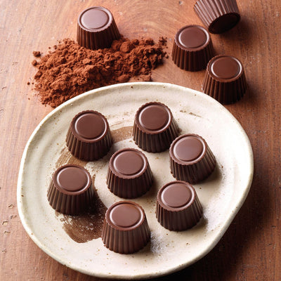 Chokladpraliner gjorda i pralinform i silikon