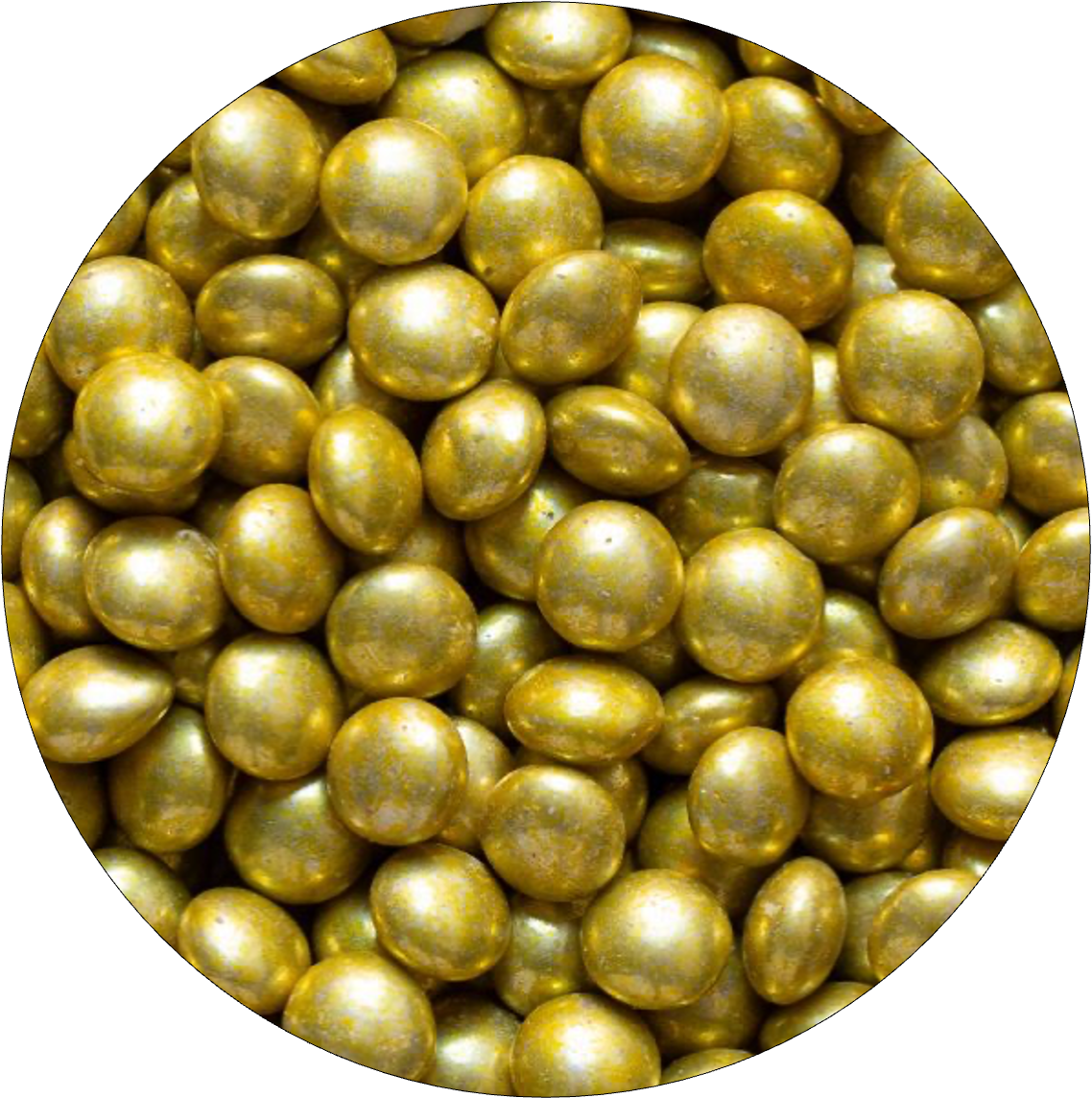 Närbild på guldfärgade chokladlinser som används som dekorativt strössel