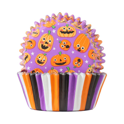 Muffinsformar i halloweentema (orange, lila, vit och svart) med pumpor som motiv