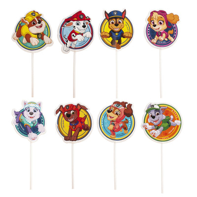 Åtta olika Paw Patrol cake toppers utspridda, visar hela gänget från serien