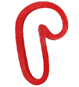 Röd pepparkaksform i plast formad som en polkagris mot vit bakgrund