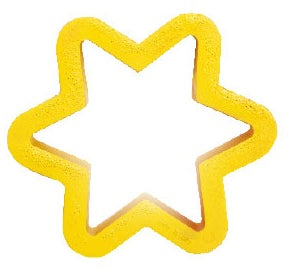 Gul pepparkaksform i plast formad som en stjärna mot vit bakgrund