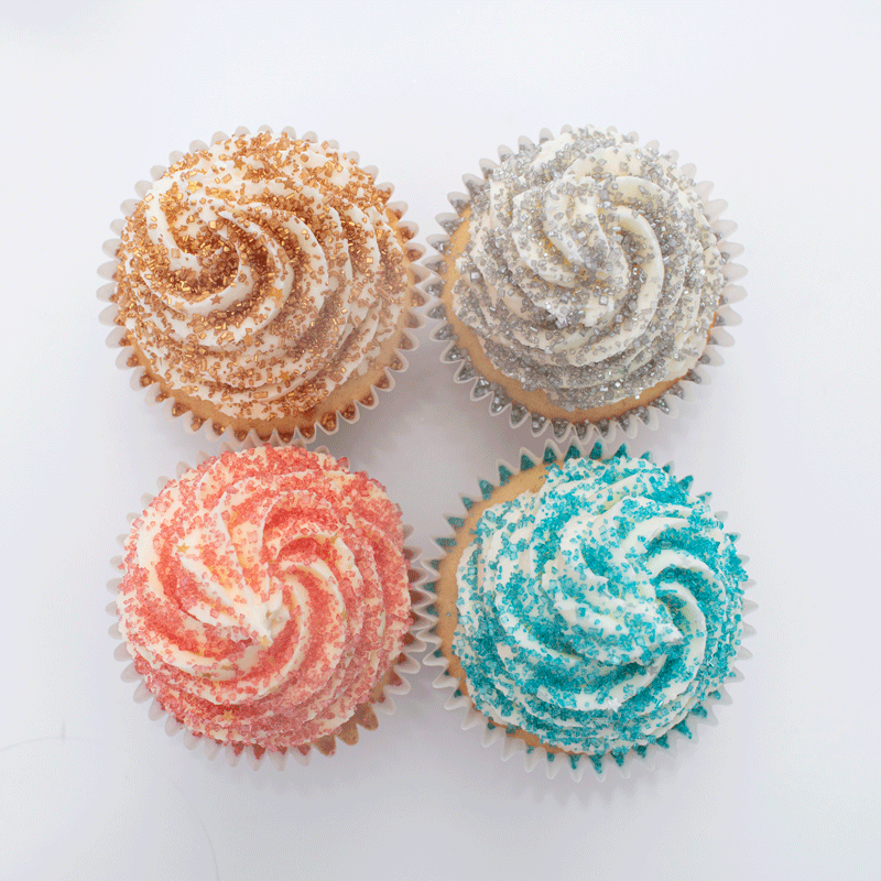 Cupcakes dekorerade med Stardust strössel i olika julfärger