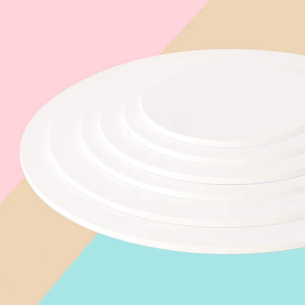 Vita tårtbrickor i olika storlekar från FunCakes