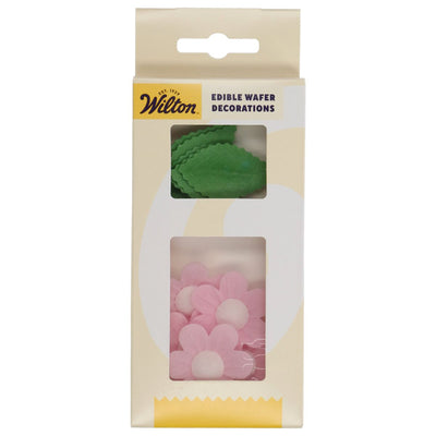 Förpackning med Wilton Edible Wafer Decorations Flowers & Leaves Pink med rosa blommor och gröna blad.