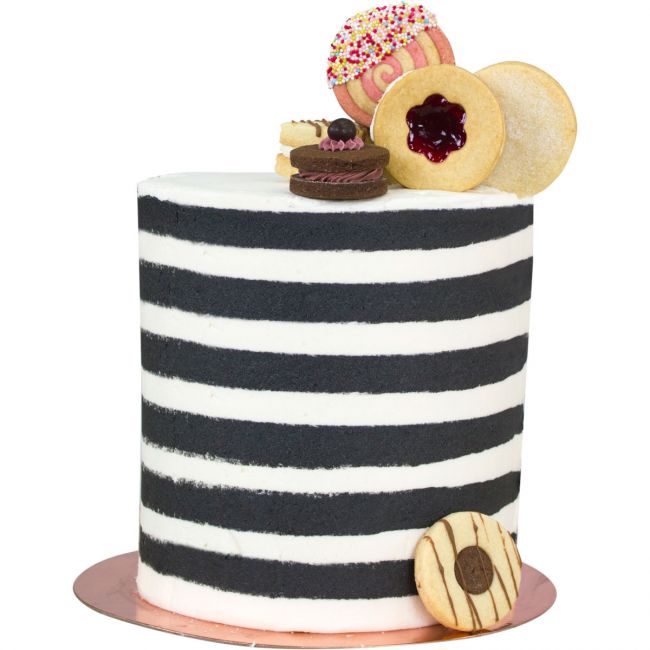 Exempel på randig tårta bakad med hjälp av tårtskrapan
