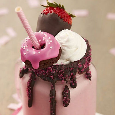 Exempel på dekorerade minimunkar i milkshake med choklad och strössel