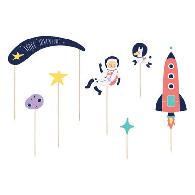 Set med rymd-inspirerade cake toppers: astronaut, raket, rymdhund, stjärnor och asteroid