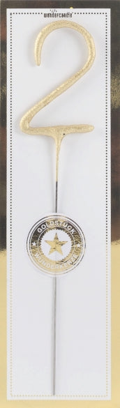 Sifferbloss i form av guldigt nummer 2 mot ljus bakgrund